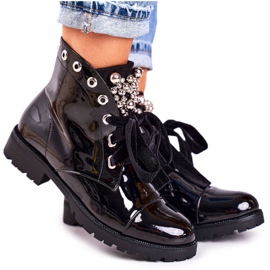 MSMG Kvinders varme støvler med metalliske perler og et bånd, lakeret Perla sort