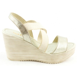Dolce Pietro Kile sandaler 2048 guld gylden
