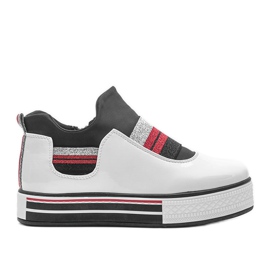 Hvidlakerede sneakers fra Kaitlynn