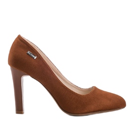 Brune pumps på en Lizette stilethæl
