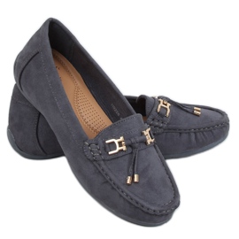 Grå kvinders loafers på en grå H9228 Gris