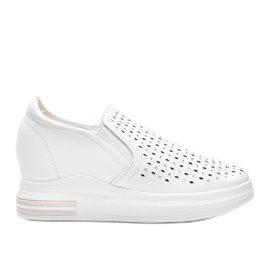 Hvide åbnede sneakers på Kyra -kilen