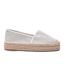 Hvide espadriller på en tyk Lia sål
