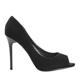 Sorte pumps på en stilethæl fra Janessa