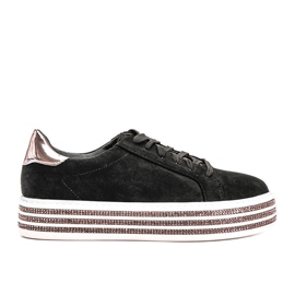 Sorte sneakers på en tyk sål fra Lil