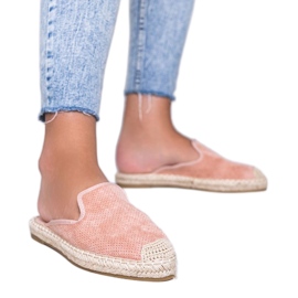 Lyserøde flip-flops med en lukket front af Kinshasa