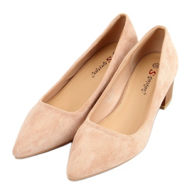 Pumper på en træhæl beige CL75P Beige