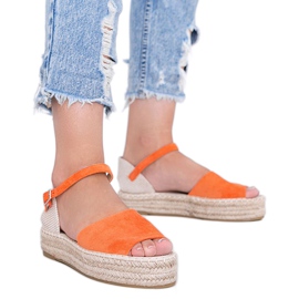 Orange sandaler på Pearl River platformen