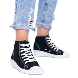 Sorte ankelhøje sneakers på Marine-kilen