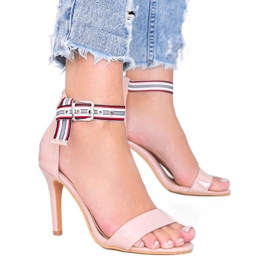 Beige sandaler på stiletto fra Michel
