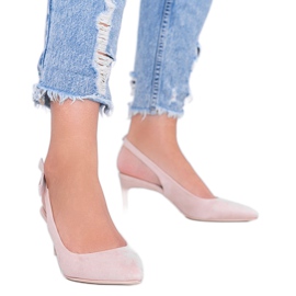 Beige pumps på en Tari -hæl