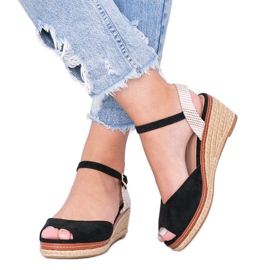 Sorte espadriller på Heis -kilen