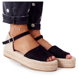 Sort Megara sorte sandaler på den flettede platform beige