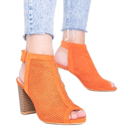 Orange åbnede sandaler på Bite -stolpen