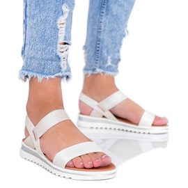 Beige sandaler på en tyk Cro sål