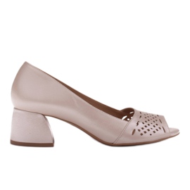 Marco Shoes Gyldne pumps med dekorativ perforeret front gylden