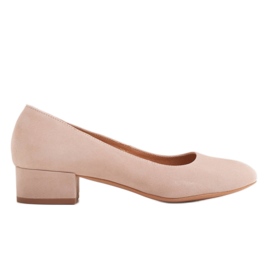 Radoskór Klassiske beige pumps til en bredere fod