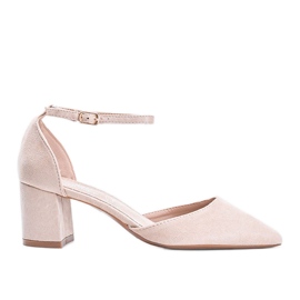 Beige pumps på et lavt Gemma -indlæg