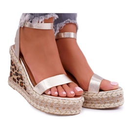 Kvinders sandaler Lu Boo On a Wedge Linen Golden Shiran gylden