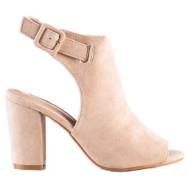 Bestelle Lukkede sandaler med spænde beige