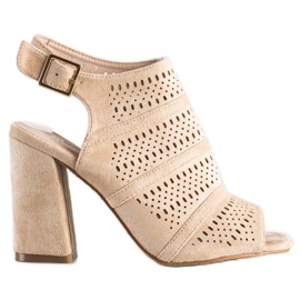 Renda Åbne sandaler på et indlæg beige