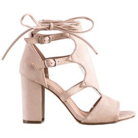 Bestelle Lukkede sandaler med binding beige