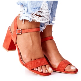 PS1 Suede Orange Vanessa Sandaler På En Bar