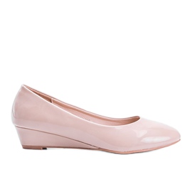 Beige pumps på en lav kilehæl Chantal