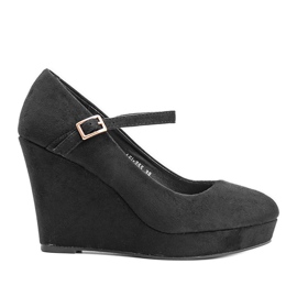 Sorte pumps på Prisca -kilen