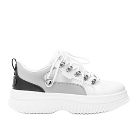 Hvide sneakers på en høj Tifel sål