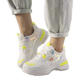 Hvide sneakers med holografiske skær Going