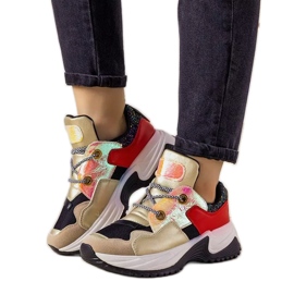 Guld sneakers med en høj forårssål sort