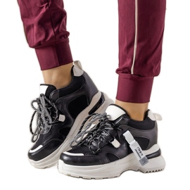 Sort og hvide sneakers med One Chance dobbelt snøring