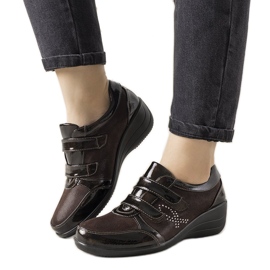 Brune brogues på Tiffy lavkilehælen