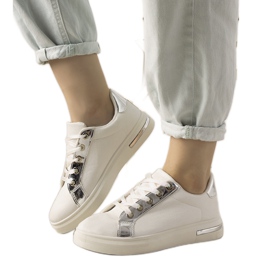 Matt hvide sneakers med en hvid Shift -sål