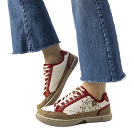 Esta hvide og røde sneakers til kvinder