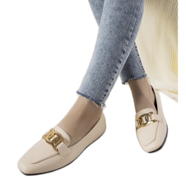 Beige mokasiner med gylden hashtag -dekoration
