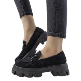 Sorte loafers på en høj Perla sål