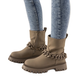 Beige støvler med kæde Inspiration