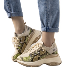 Beige sneakers på en høj Lissa sål