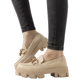 Beige mokasiner på en høj Reyna sål