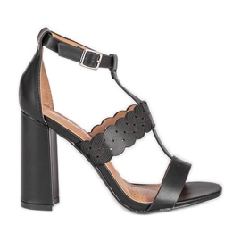 Sorte sandaler på posten Like A Woman