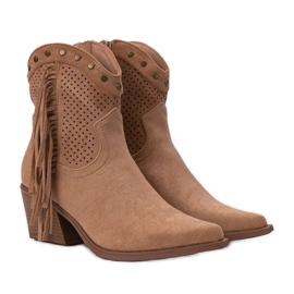 Beige cowboystøvler på Biancaa -stolpen