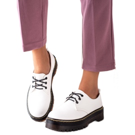 Sweet Shoes Hvide Brogues på platformen