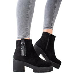 Ideal Shoes Moderigtige støvler på platformen sort