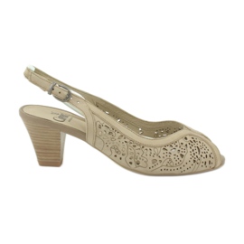 Caprice gennembrudte lædersandaler 29606 beige