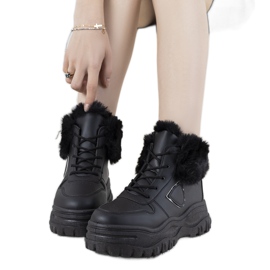 Sorte sneakers med Doreen -pels