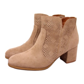 Isolerede støvler eVento W EVE328B beige på stolpen