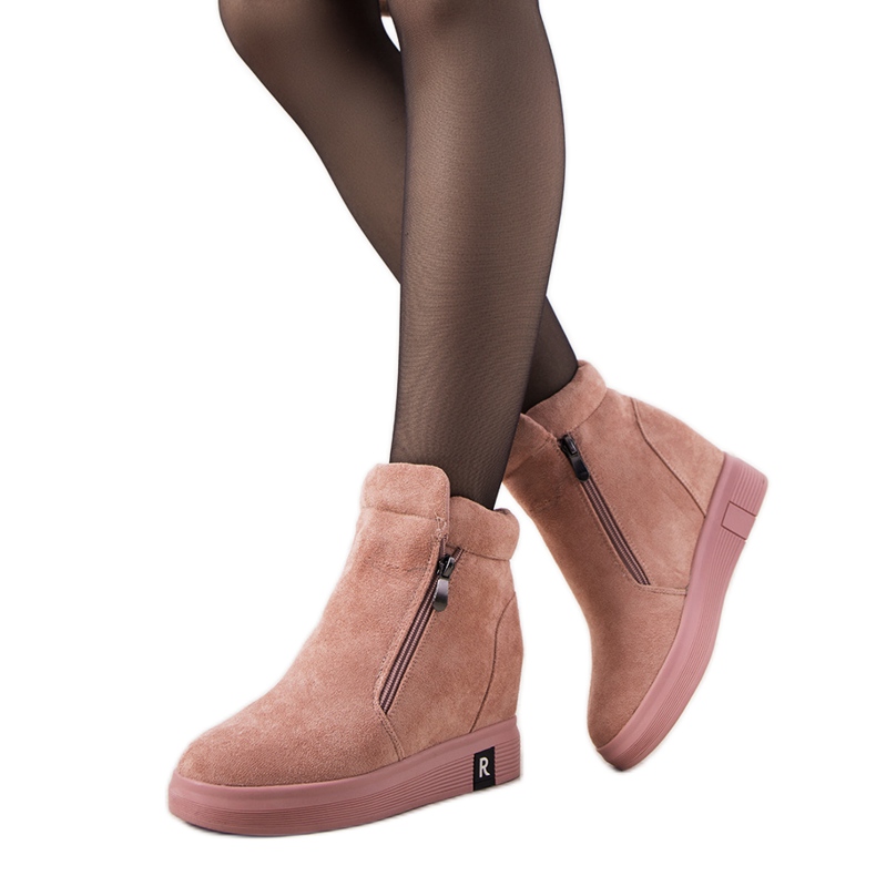 Pink damestøvler på Brousse-kilen lyserød