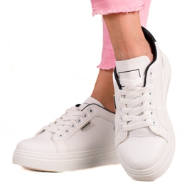 Ideal Shoes Hvide Eco Leather Sneakers sort